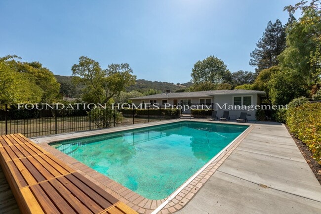 property at 7 Tappan Ct