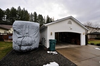 8448 N Parkside Dr in Hayden, ID - Building Photo - Building Photo