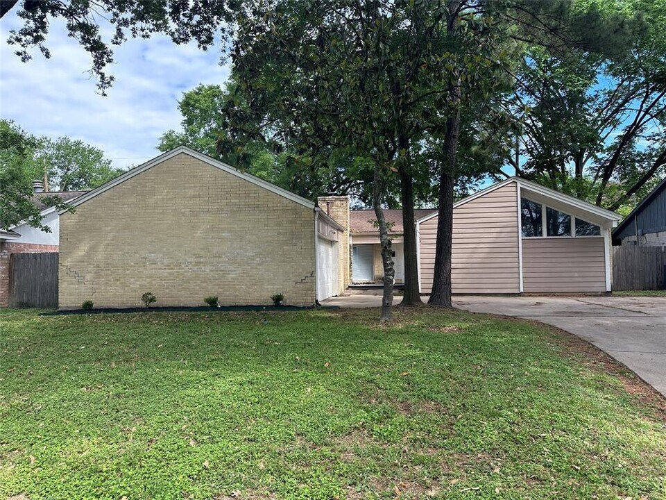 10022 Windriver Dr Photo