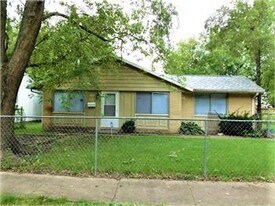 1109 Austin Dr in Urbana, IL - Building Photo