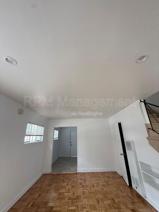 14522 Gault St in Los Angeles, CA - Building Photo