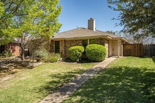710 Michol St in Grapevine, TX - Building Photo