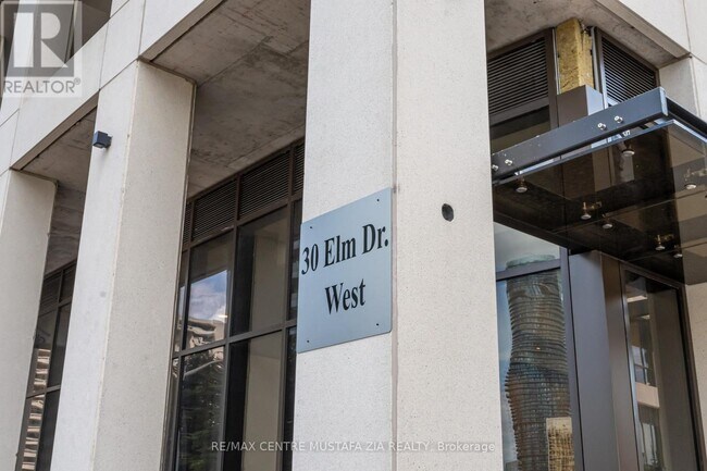 30 Elm Dr W in Mississauga, ON - Building Photo - Building Photo