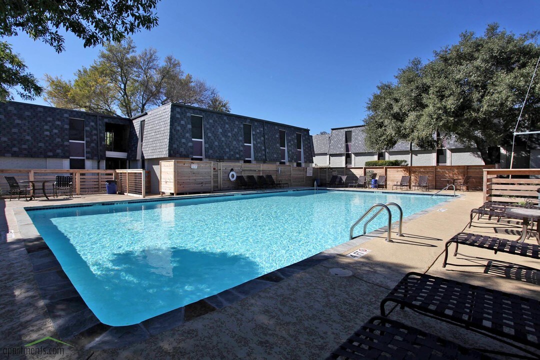 Polaris on the Park - Renovated Apartments in Austin, TX - Foto de edificio