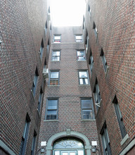 2144 Crotona Pky in Bronx, NY - Foto de edificio - Building Photo