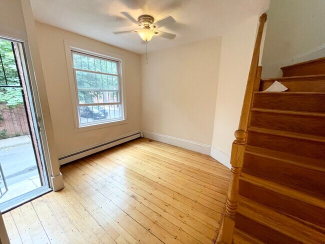 32 Sussex St, Unit 1 in Boston, MA - Foto de edificio - Building Photo