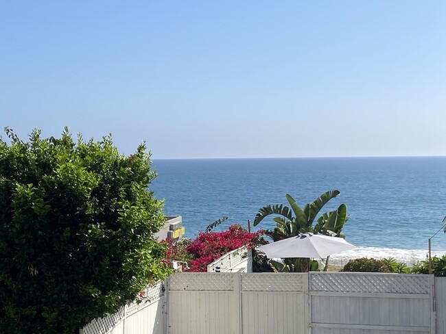 22607 Pacific Coast Hwy, Unit Studio in Malibu, CA - Building Photo - Building Photo