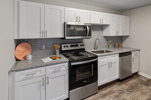 The Summit at Ridgewood Apartment and Town...