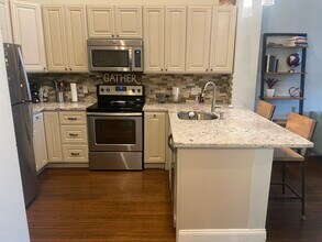 240 Heath St, Unit 304 in Boston, MA - Building Photo - Building Photo