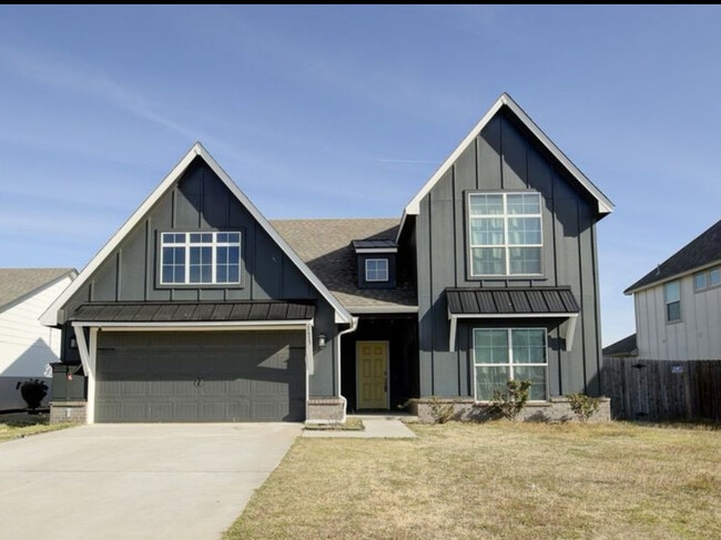 property at 1615 E 139th St