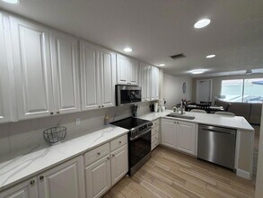 223 Soriano Dr in Jupiter, FL - Foto de edificio - Building Photo