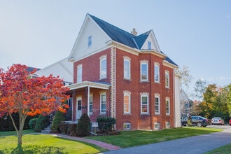 181 Newington Rd in West Hartford, CT - Building Photo - Building Photo