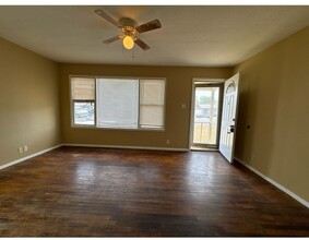 4905 Weber Rd in Corpus Christi, TX - Building Photo - Building Photo