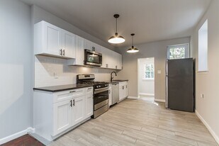 5628 Broomall St in Philadelphia, PA - Building Photo