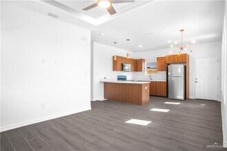 25 N Onyx Ave in Edinburg, TX - Building Photo - Building Photo