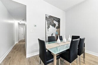 2901 N Sacramento Ave in Chicago, IL - Building Photo - Building Photo