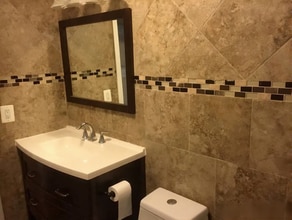 33 Oxford Cir, Unit 1 in Belmont, MA - Foto de edificio - Building Photo