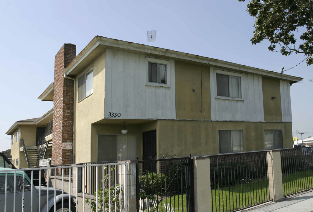 3330 W 113th St in Inglewood, CA - Foto de edificio