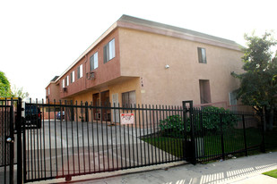 118 N Lake St in Los Angeles, CA - Building Photo - Building Photo