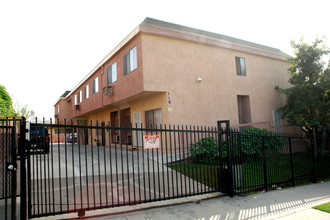 Westlake Terrace in Los Angeles, CA - Building Photo - Building Photo