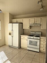 8008 Dinsmore Dr in Las Vegas, NV - Building Photo - Building Photo