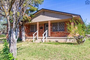 717 SW Ranch Oak Blvd in Lawton, OK - Building Photo