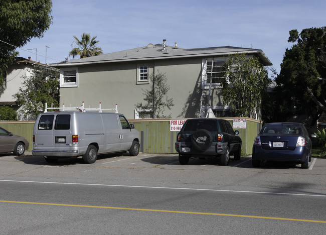 4646 Colfax Ave in North Hollywood, CA - Foto de edificio - Building Photo