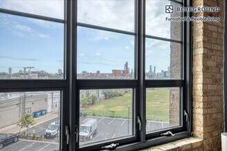 2061 N Southport Ave-Unit -FL3-ID782 in Chicago, IL - Building Photo - Building Photo