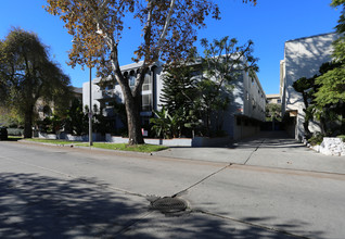 725 N Sweetzer Ave in West Hollywood, CA - Building Photo - Building Photo