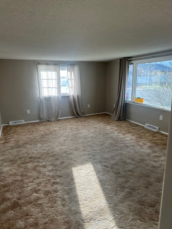 822 2nd Ave SE in Sidney, MT - Building Photo - Building Photo