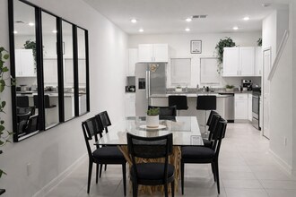 4545 Tuscan Loon Dr in Tampa, FL - Foto de edificio - Building Photo