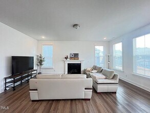 208 Acorn Xing Rd in Holly Springs, NC - Building Photo - Building Photo