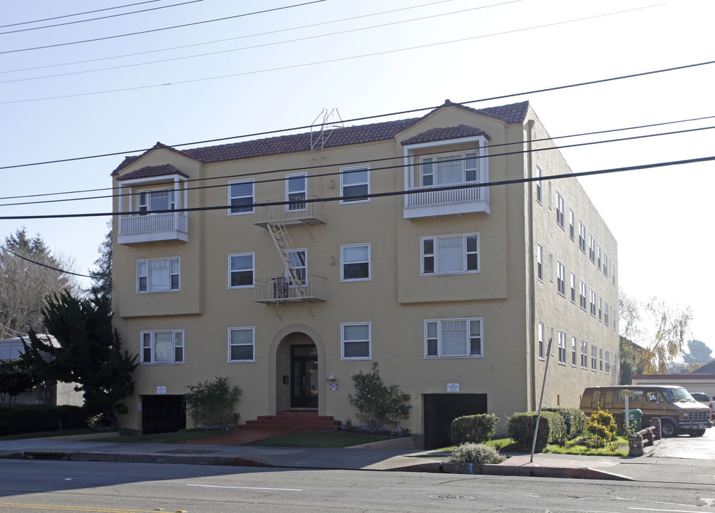 748 Lincoln Ave in Alameda, CA - Building Photo