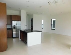 9861 W 34th Ave in Hialeah, FL - Building Photo - Building Photo