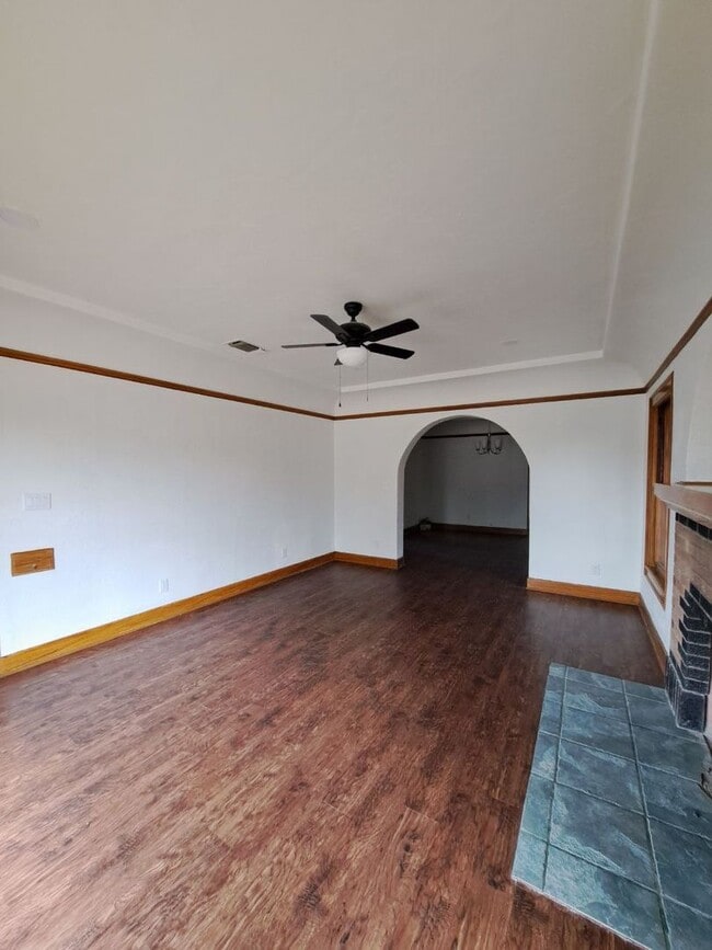 141 E Hedges Ave in Fresno, CA - Foto de edificio - Building Photo