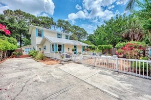 1045 40th St in Sarasota, FL - Building Photo