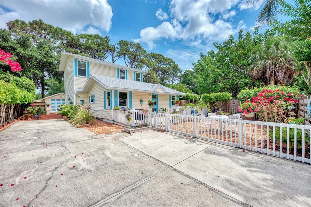 1045 40th St in Sarasota, FL - Building Photo