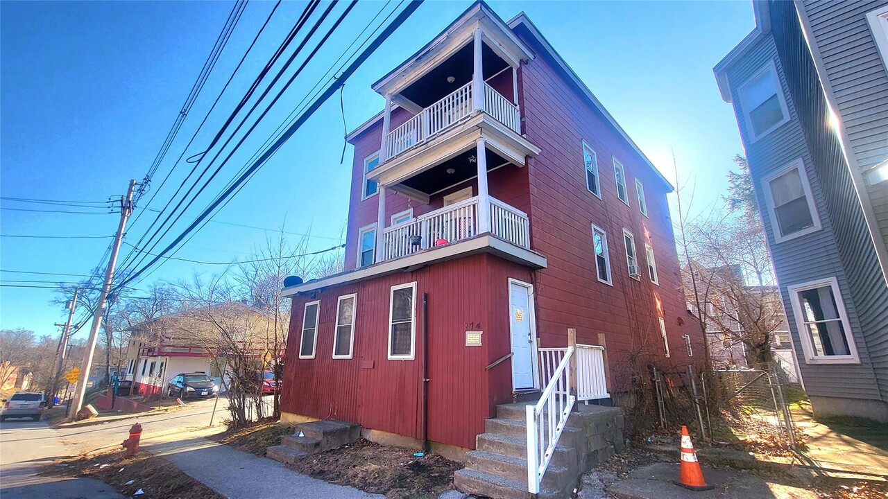 174 South Ave-Unit -Apt 3 in Poughkeepsie, NY - Building Photo