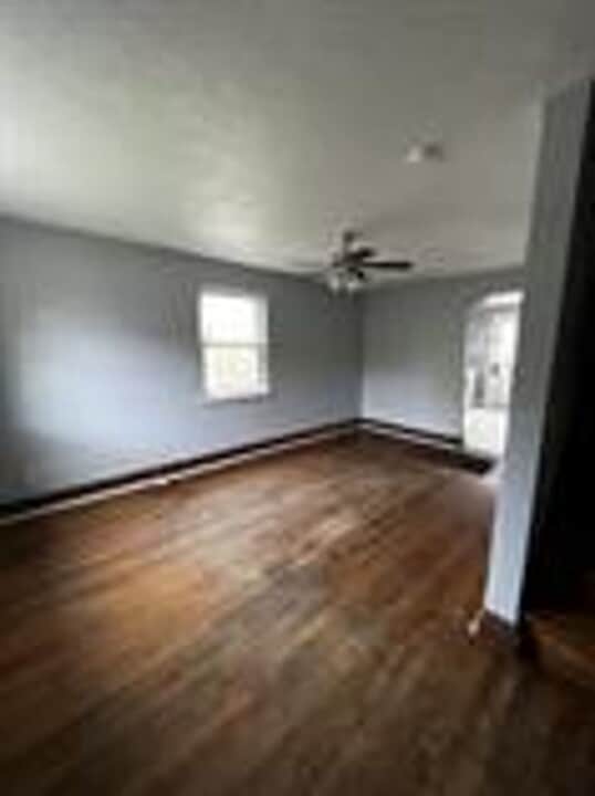 1313 Fletcher Ave in Dunbar, WV - Building Photo