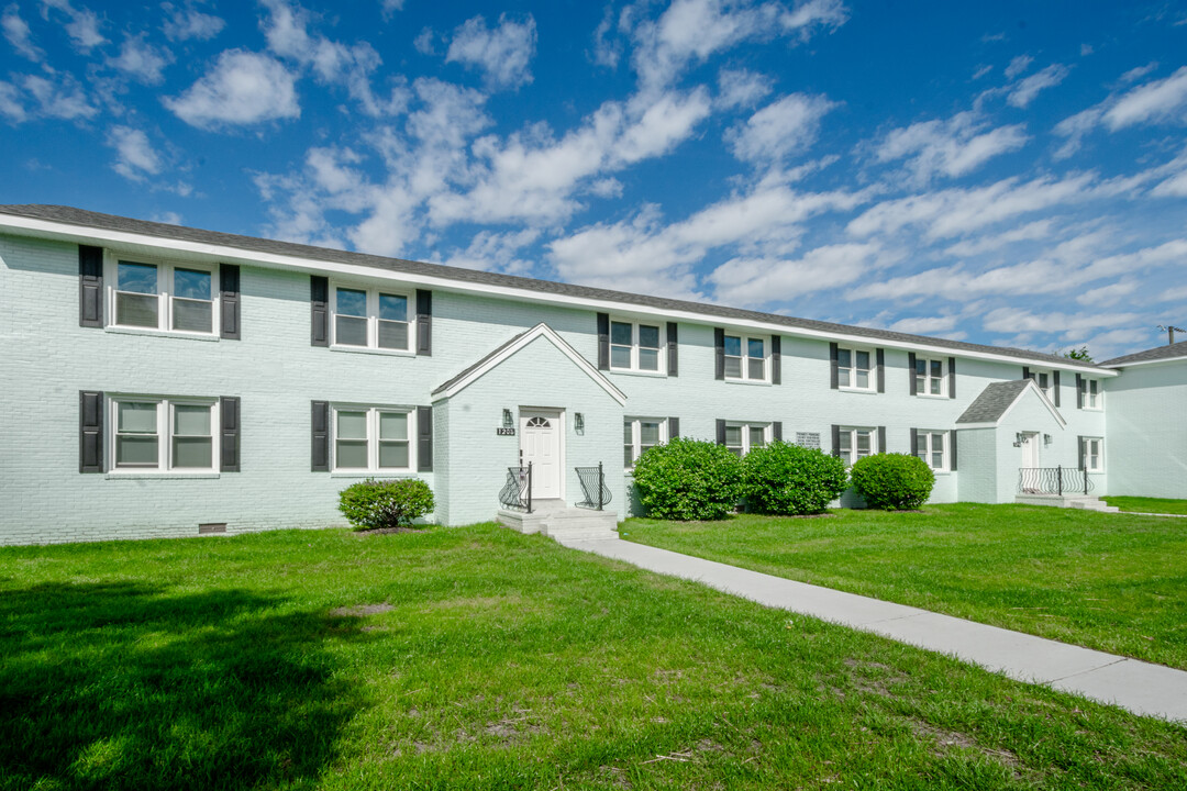 1208 W Ocean View Ave Apartments in Norfolk, VA - Building Photo