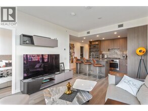 626 Claremont St in Coquitlam, BC - Building Photo - Building Photo