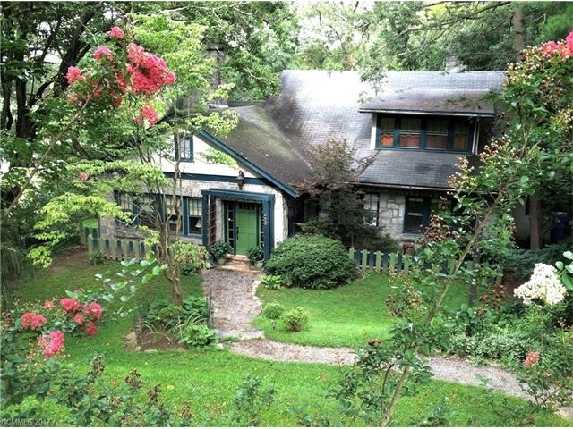 25 Saint Dunstans Cir in Asheville, NC - Foto de edificio