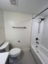 515 E 8th St-Unit -B in Little Rock, AR - Foto de edificio - Building Photo