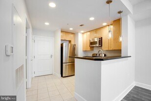 3600 S Glebe Rd in Arlington, VA - Building Photo