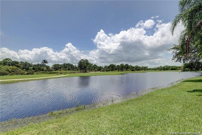 4574 NW Red Maple Dr in Jensen Beach, FL - Building Photo - Building Photo