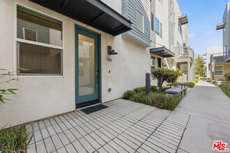 9942 Artesia Blvd in Bellflower, CA - Building Photo - Building Photo