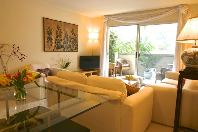 134 Por La Mar Cir in Santa Barbara, CA - Building Photo - Building Photo