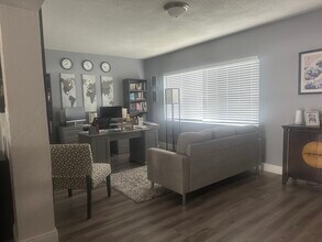 7204 NW 77th St in Tamarac, FL - Building Photo - Building Photo