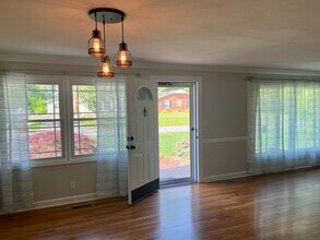2108 Valley Ln in Johnson City, TN - Building Photo - Building Photo