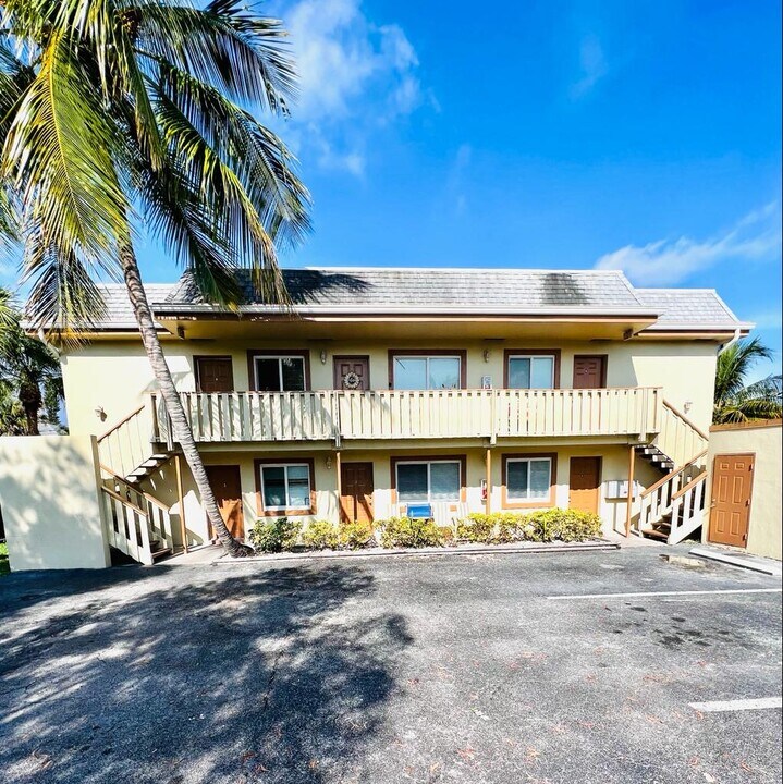 1201 NW 15th Ct, Unit 2 in Boca Raton, FL - Building Photo